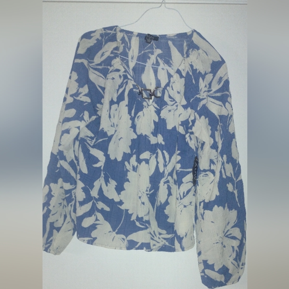 NEW top by A.U.W. Lovely blue and white Color ptp 20"